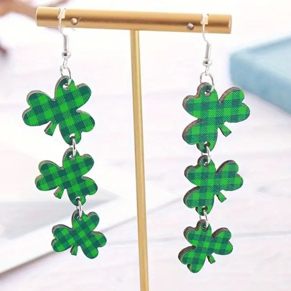 Earrings St Patrick's Day Clover Shamrock Plaid Dangle Irish Lucky Party NEW - Picture 1 of 4
